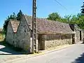 Le lavoir Saint-Gervais, rue Albert-Mansard. C'est le lavoir le plus spacieux et le mieux aménagé de Pontpoint.