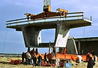 Un des 796 voussoirs du pont dont la forme varie suivant leur position.