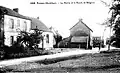 La mairie et la route de Beignon au début du XXe siècle (carte postale).
