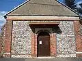 Porche d'entrée du temple protestant de Marsauceux.