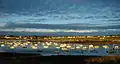 Le port de Porspaul à la tombée de la nuit.