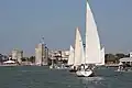 voiliers dans le chenal d'accès au port de La Rochelle