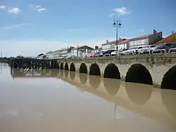 Les plate-formes en estacades en béton armé, servaient à la manutention et aux chargements des eaux-de-vie de Cognac. Ceux-ci ont définitivement cessé en 1971.