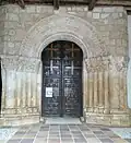 Porte de l'église de Languilla.