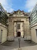 Portail de l'hôtel de la Première Présidence.