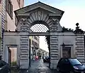 Le portail d'accès à la Villa Caffarelli, via delle Tre Pile