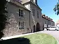La porte-Galon, construction fortifiée du XVIe&nbsp;siècle, vue depuis la cour du château.
