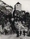 La porte taillée dans les années 1920