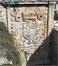 La partie supérieure de la porte d'Espagne.