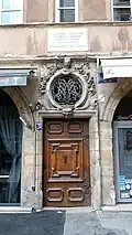 Maison Louise Labé avec sa plaque.