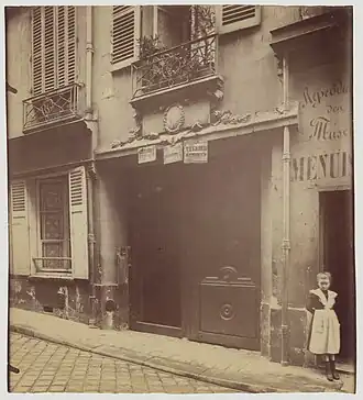 No&nbsp;14 : la même porte en 1903 (photographie d'Eugène Atget).