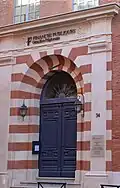 no&nbsp;34 : le portail de la rue des Lois.
