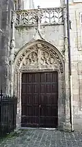 La porte donnant sur le cloitre,