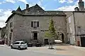 Porte médiévale basse.