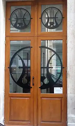 Porte du n°11.