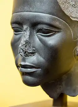 Statue d'Amenemhat III portant la couronne de Haute-Égypte. Grauwacke. DétailNy Carlsberg Glyptotek