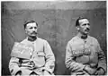 Deux sous-officiers.