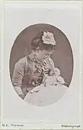 La reine Emma des Pays-Bas et sa fille Wilhelmine, photographie, 1880.