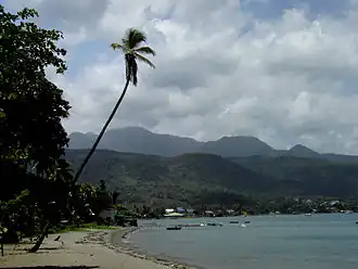 Le morne Diablotins vu depuis Portsmouth.