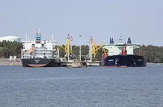 Les tankers Posillipo et Tempera au port de Kilpilahti.