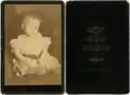 Photographie post-mortem d'un enfant.