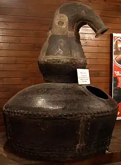 Alambic situé au musée de la distillerie Mount Gay