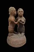 Pot figuratif de Voania Muba