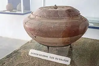 Poterie de l'île-amas de coquillages de Diorom Boumak.