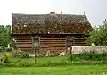 Une des cabanes du village