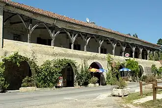 Les Arcades, ancien relais de poste.