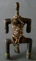 Poupée perlée de fécondité Namji, Cameroun, XIXe – XXe&nbsp;siècles