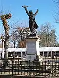 Le monument aux morts près de l'église (déc.&nbsp;2012)