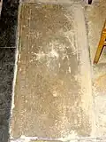 Dalle funéraire à identifier.