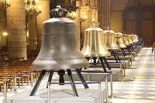 Cathédrale Notre-Dame de Paris, les nouvelles cloches installées en 2013.