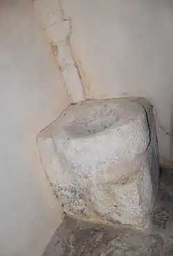 Un bénitier.