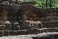 Détail du soubassement de latérite