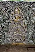 Kâla surmonté d'une divinité, probablement Shiva
