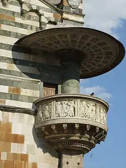 Chaire extérieure de Prato.