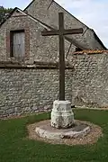 La croix aux épingles.