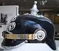Un casque à pointe de la police prussienne.