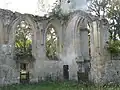 Vestiges des fenêtres de la chapelle
