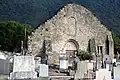 Façade de l'église et cimetière