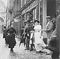 L'actrice Réjane et ses amis, 1889.