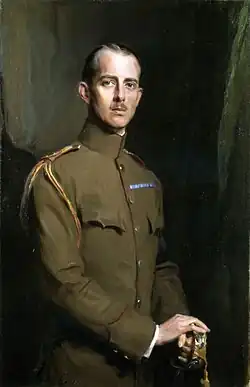 Portrait d'un homme en uniforme kaki.