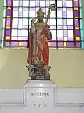 La statue de saint Etton avec des vaches.