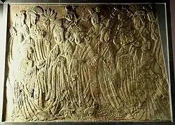 Procession de donatrices avec l'impératrice et sa cour. Binyang, vers 522. Nelson-Atkins Museum of Art, Kansas City