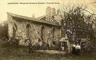 La collégiale construite entre 1180 et 1250 dans l'enceinte intérieure du château d'en-haut fut dédiée à saint Côme et saint Damien, tout comme l'église paroissiale. Démolie vers la fin du XVIIIe&nbsp;siècle, il en reste un mur de la nef.