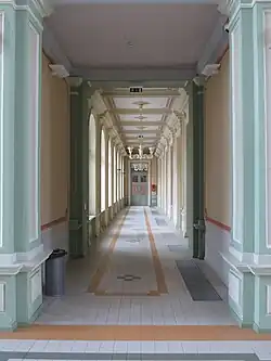 des