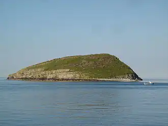 Vue de Puffin Island depuis Anglesey.