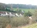 Sud du village.